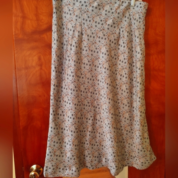 Ann Taylor Dresses & Skirts - Ann Taylor floral skirt. Midi length. Blue-gray color. Size L.